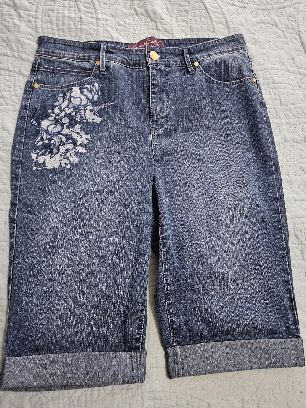 Gloria Vanderbilt Blue Denim Cropped Jeans with White Floral Print